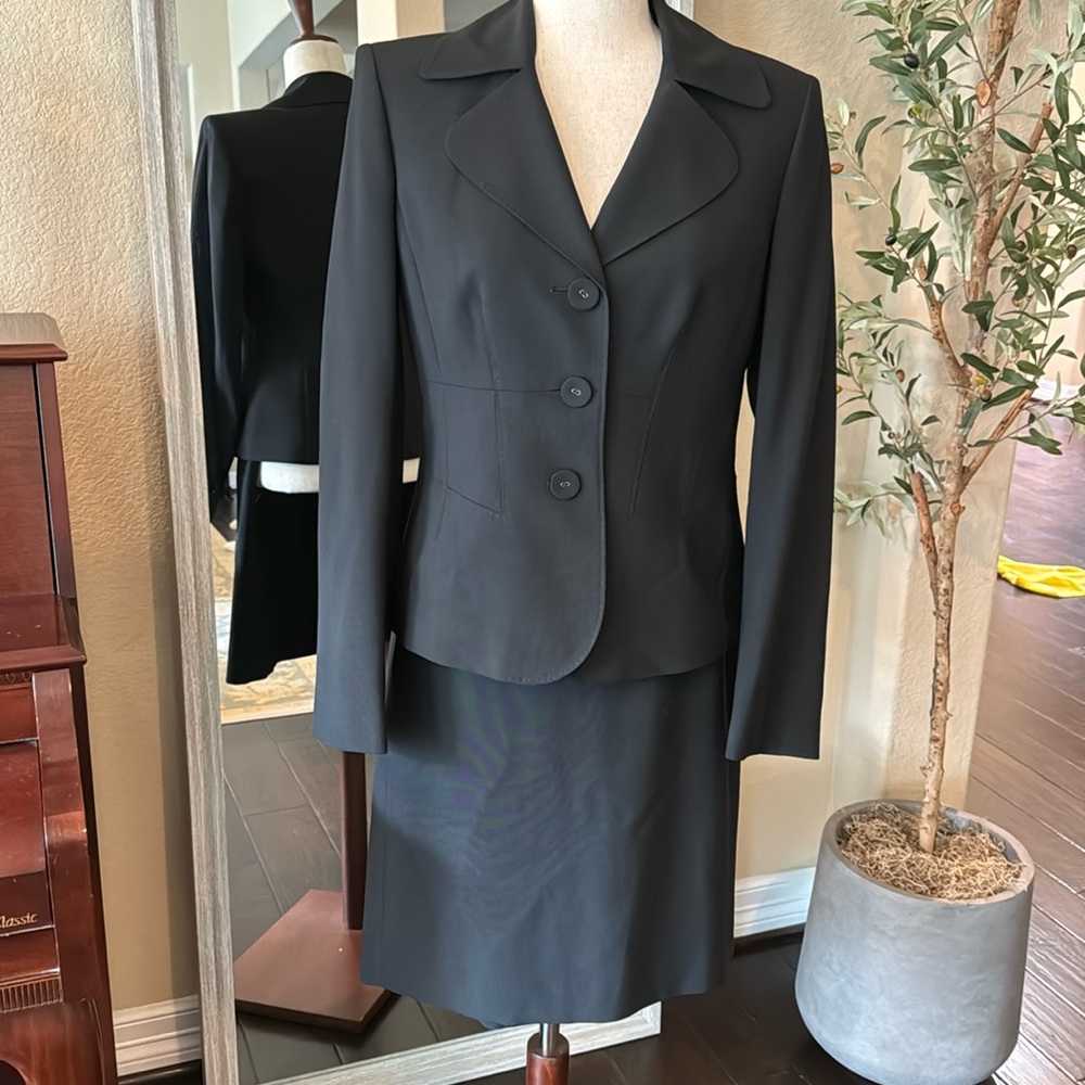 Anne Klein skirt suit